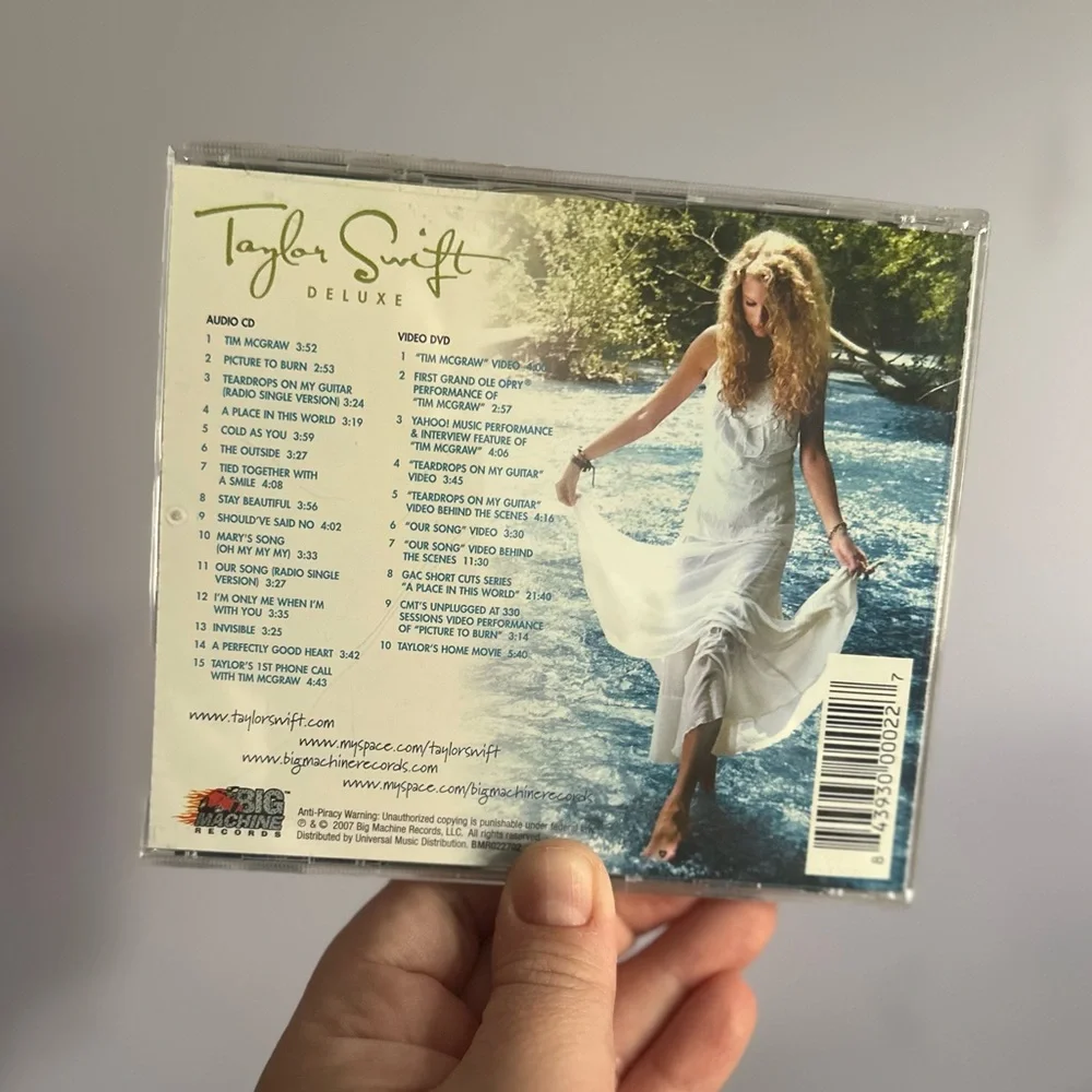 Taylor Swift Deluxe CD + DVD - Picture 2 of 8
